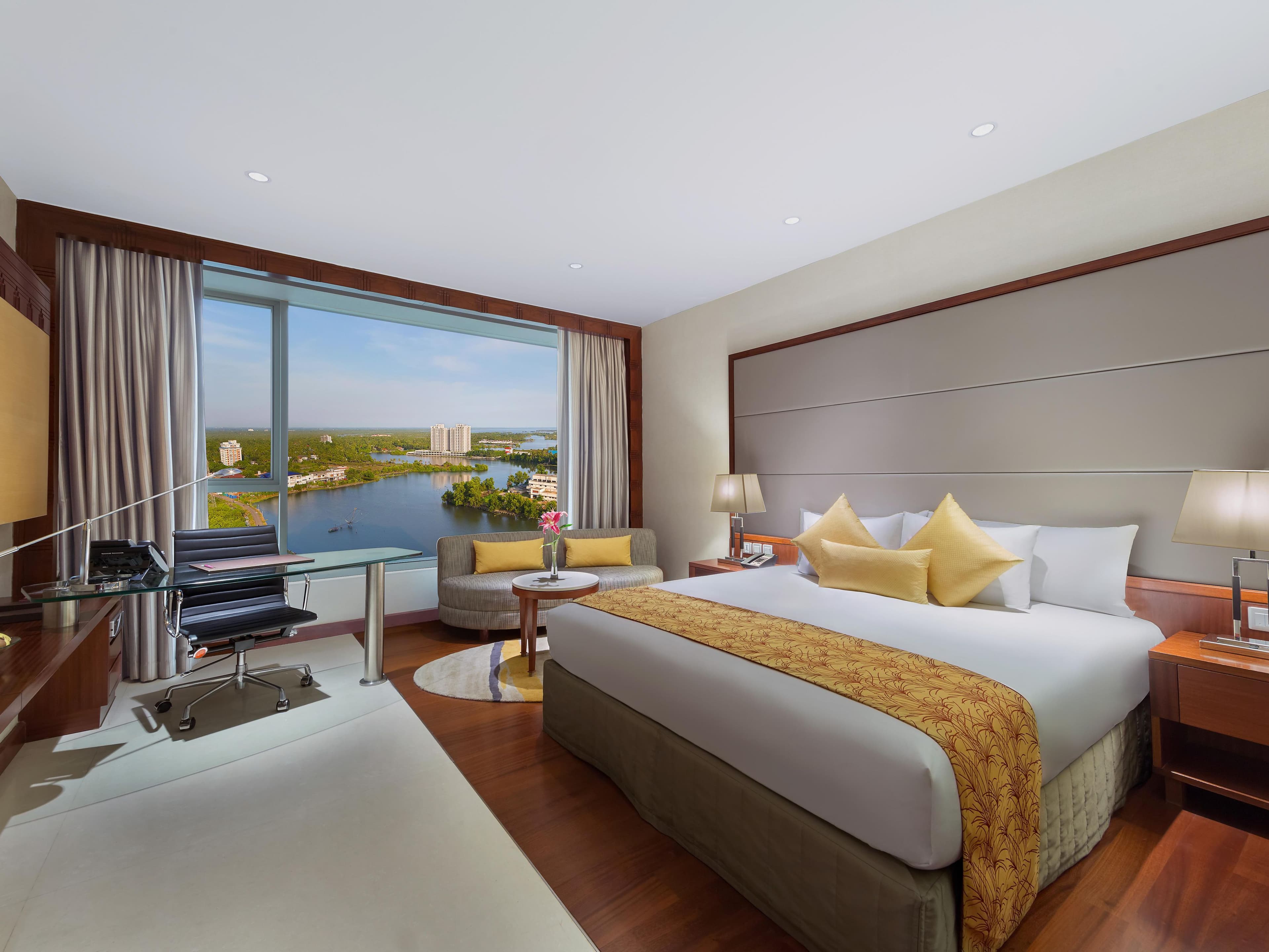 Crowne Plaza Kochi view 3