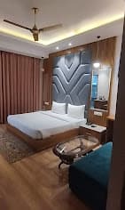 DLS Ark Holiday inn Dalhousie view 3