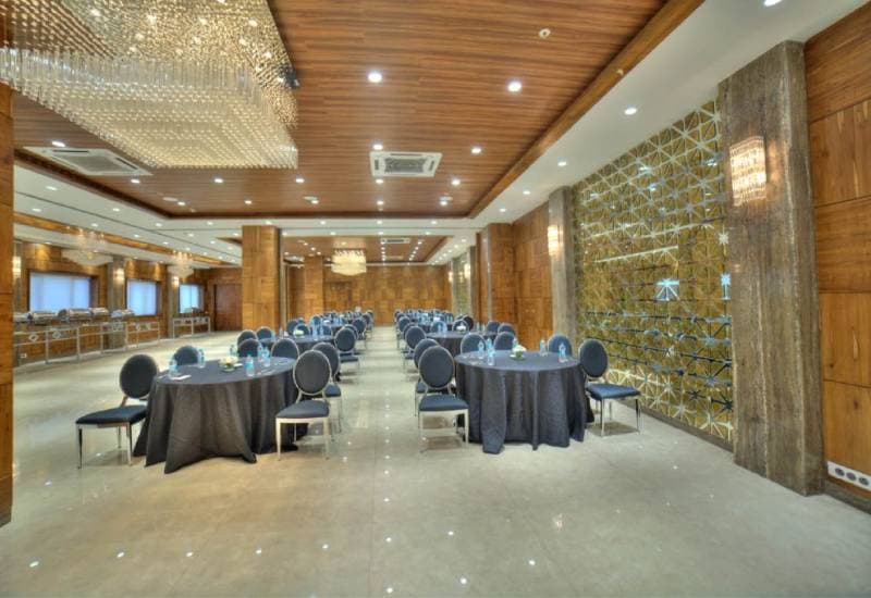Goldfinch Hotel Mumbai view 4