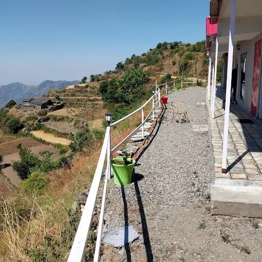 Hill View Retreat CHAKRATA view 4