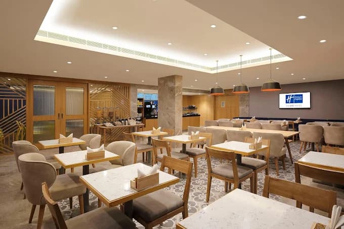 Holiday Inn Express Ahmedabad Prahlad Nagar view 2
