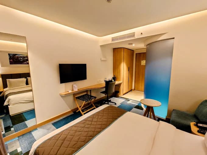 Holiday Inn Express & Suites Bengaluru OMR view 3