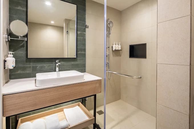 Holiday Inn Gurgaon NH8 Haryana view 3