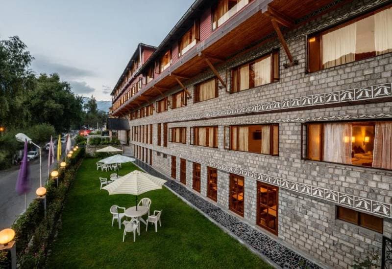 honeymoon inn manali view 2