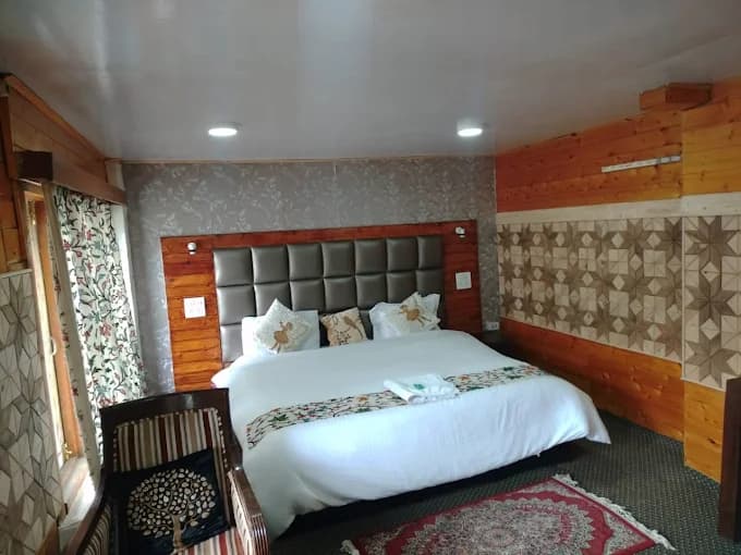 Hotel White House Pahalgam view 4
