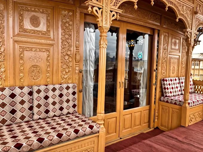 Monarch Group Of Houseboats Srinagar/Houseboat view 4