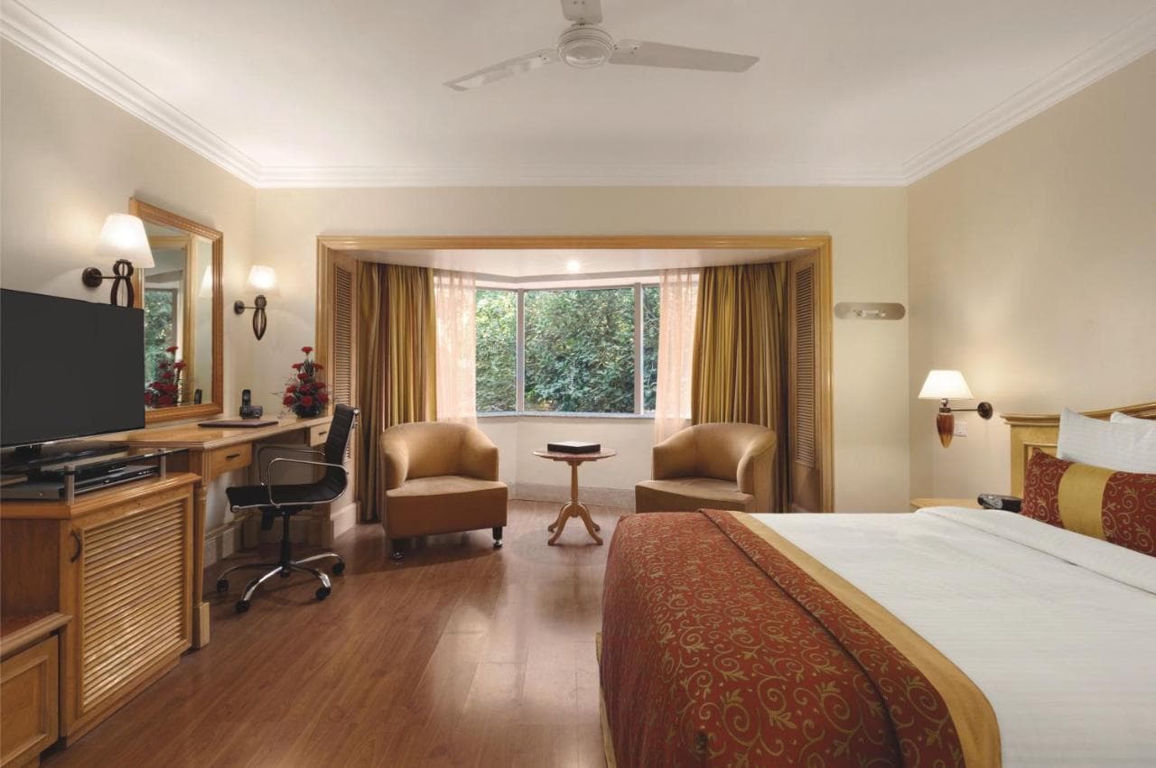 Ramada Plaza by Wyndham Palm Grove view 3