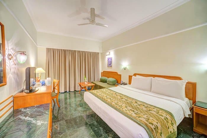 Renest Shraddha Inn - Shirdi view 2