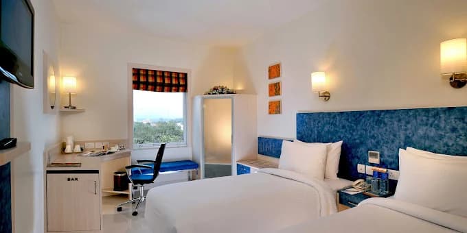SAROVAR HOMETEL CHANDIGARH view 4