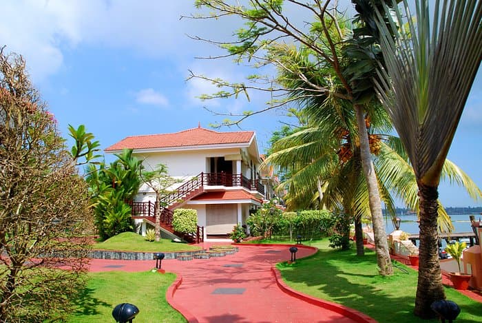 Sterling Lake Palace Alleppey view 3