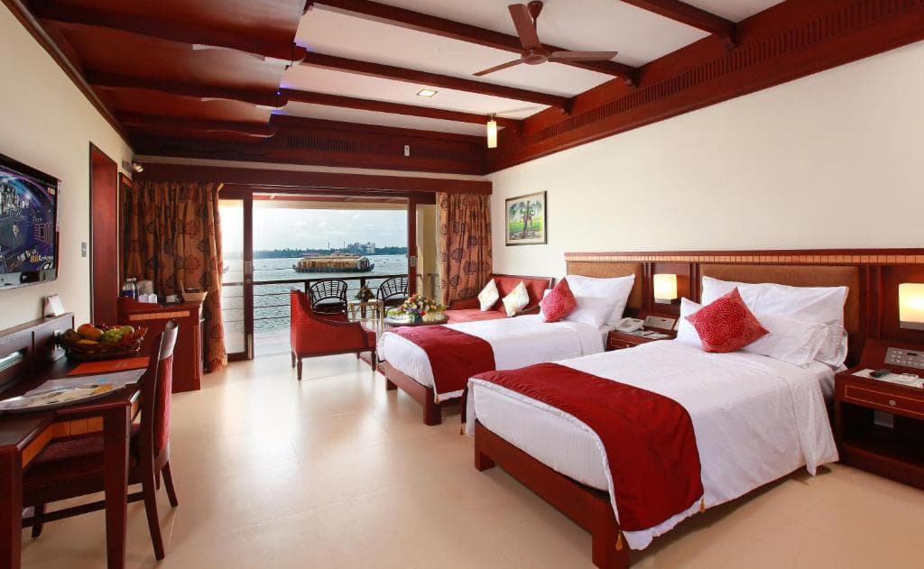 Sterling Lake Palace Alleppey view 4