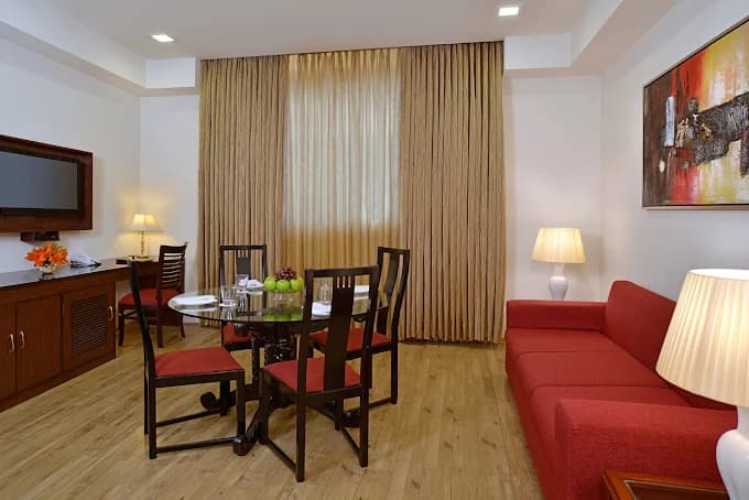 Taurus Sarovar Portico Hotel, New Delhi view 3