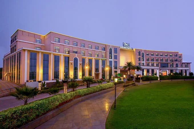 HOTEL THE GAURS SAROVAR PREMIERE