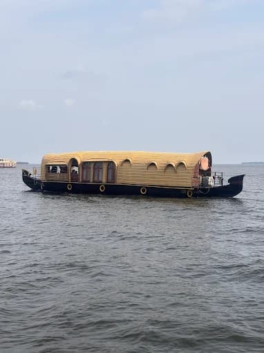 indraprastham houseboat, kerala
